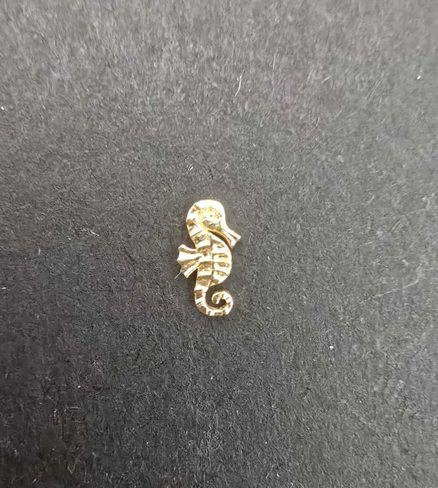 gema dental oro 18k caballito de mar glowgems tooth gem